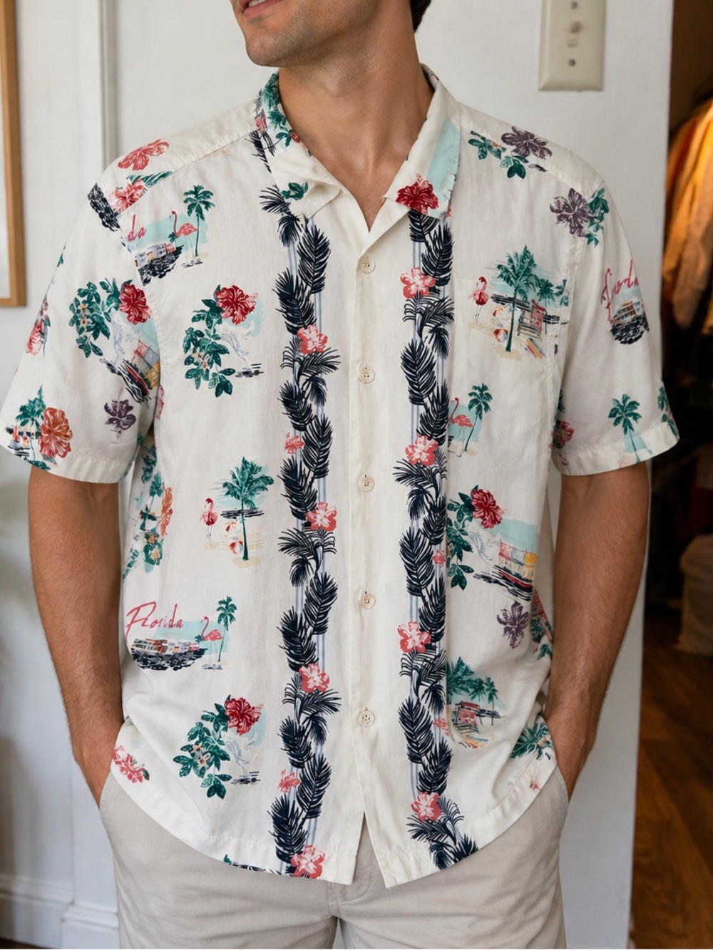 Tommy Bahama Men’s Hawaiian Shirt Size L Tropical Florida Print Button Up
